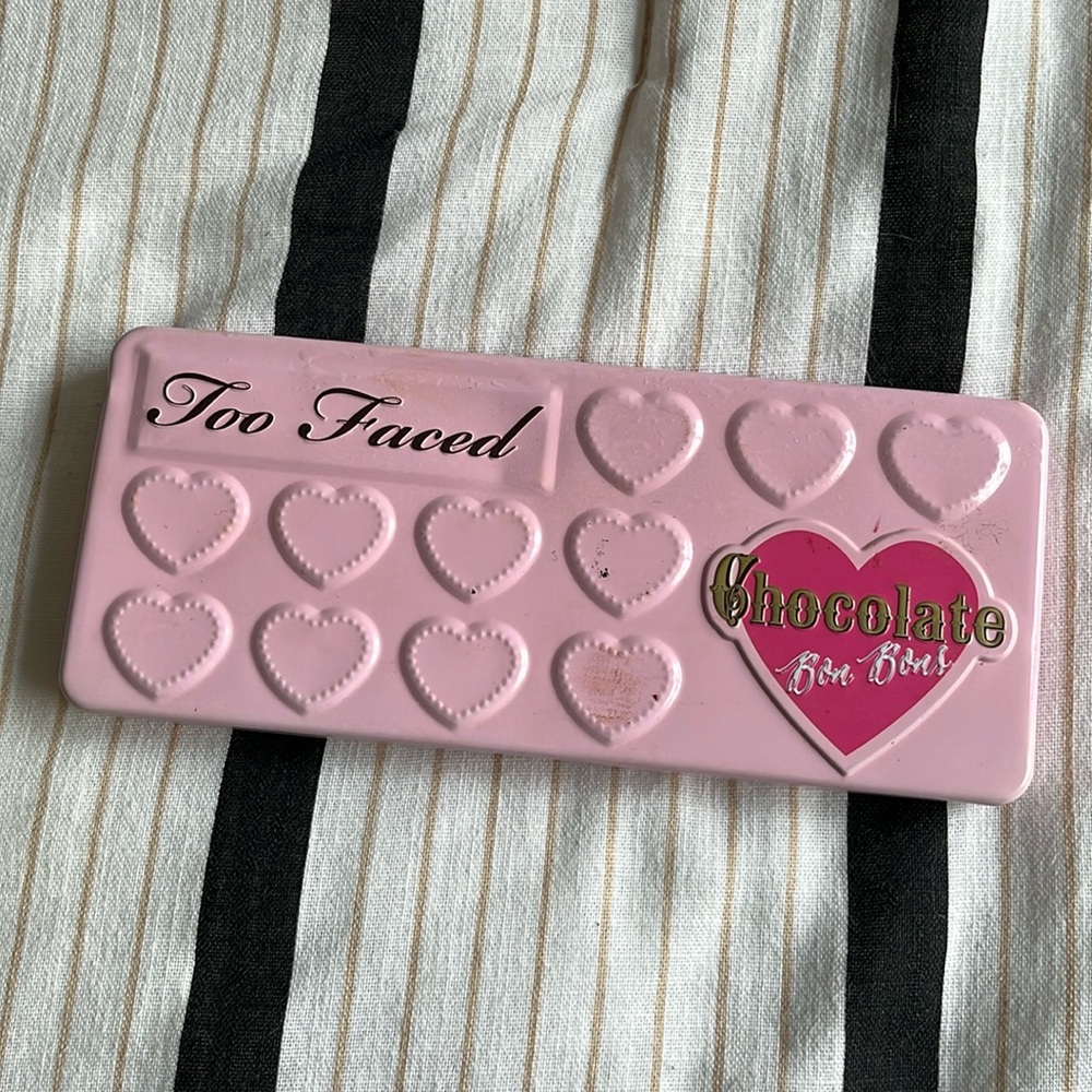 Too faced chocolate Bon bon palette